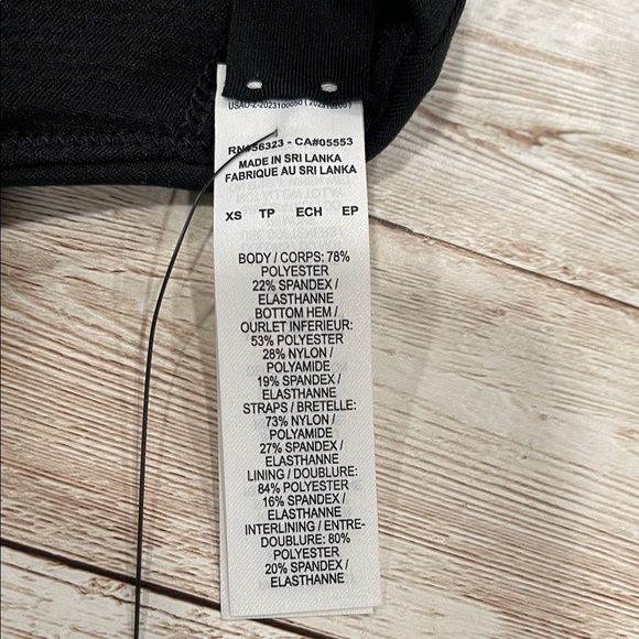 XS NWT Nike Black Sports Bra with Logo Band NWT $42 - Picture 4 of 4